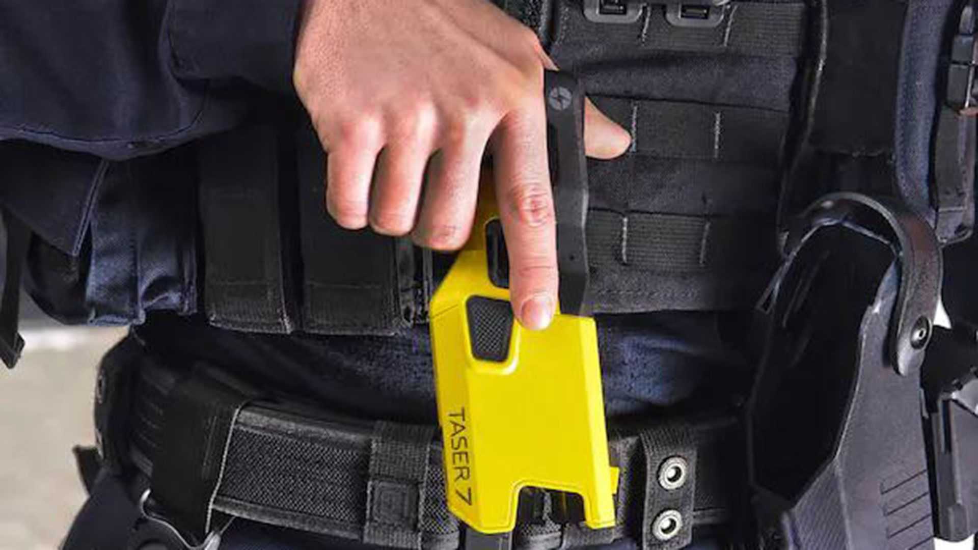 El Gobierno compró las primeras 100 pistolas Taser para las fuerzas de  seguridad