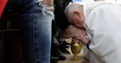 Jueves Santo: el papa Francisco les lavó los pies a doce detenidas en una cárcel de Roma