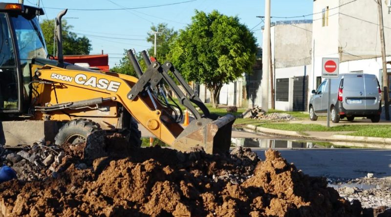 Barranqueras: intervención de la Municipalidad para colocación de tubos para una mejor circulación del agua