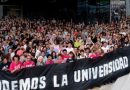 Estudiantes, opositores y la CGT marchan a Plaza de Mayo en defensa de universidades