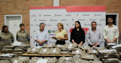 Barranqueras: Magda Ayala hizo entrega de indumentaria a trabajadores de servicios Públicos