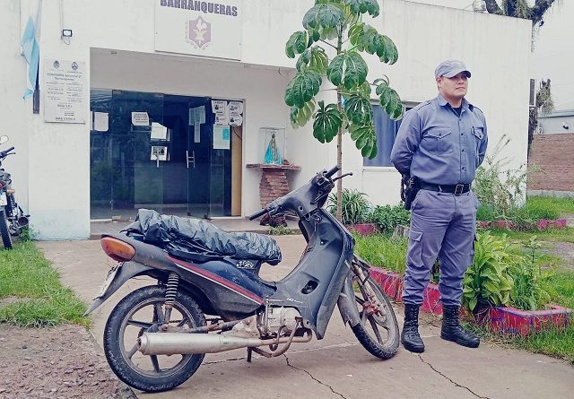 Barranqueras: aprehendidos y secuestro de una motocicleta en operativo policial