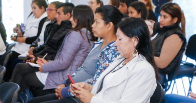 Con un conversatorio encabezado por artesanas, el Gobierno comenzó las actividades de la semana de los pueblos originarios