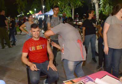 Concurrido domingo de Feria Municipal de artesanos y emprendedores en la Plaza 25 de Mayo