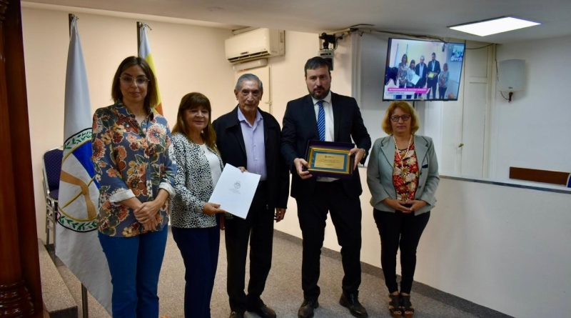 La Legislatura reconoció al escultor chaqueño Humberto Gómez Lollo: “Me siento un profeta en mi tierra”