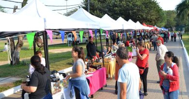 Buen marco de público tuvo la Feria de Pequeños Productores en el Domo del Centenario