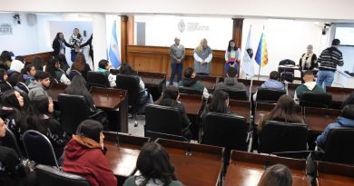 Estudiantes de la UEGP 56 de La Escondida y de la EES 75 de Resistencia visitaron la Legislatura