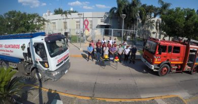 Bomberos Voluntarios zona sur presentaron autobombas y equipo frente a la Municipalid de Resistenciaad