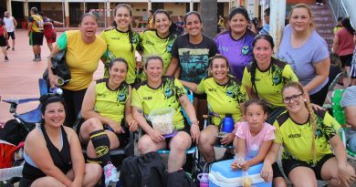 Mamis y papis disfrutaron del handball, en el Colegio Don Bosco