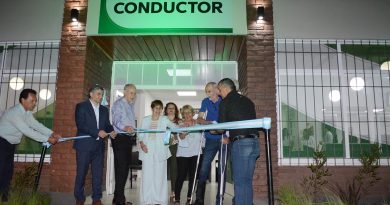 Nikisch inauguro las oficinas del Registro de Conducir en el «Parque 2 de Febrero»