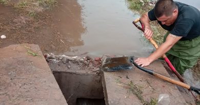 Siguen las cuadrillas municipales de Resistencia manteniendo en condiciones los sistemas de drenaje