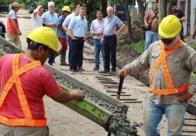 El Intendente de Resistencia y el Gobernador recorrieron obras de pavimentación en Villa San Martín