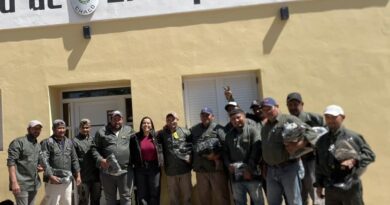 Enrique Urien: el municipio entregó indumentaria y calzados a trabajadores municipales